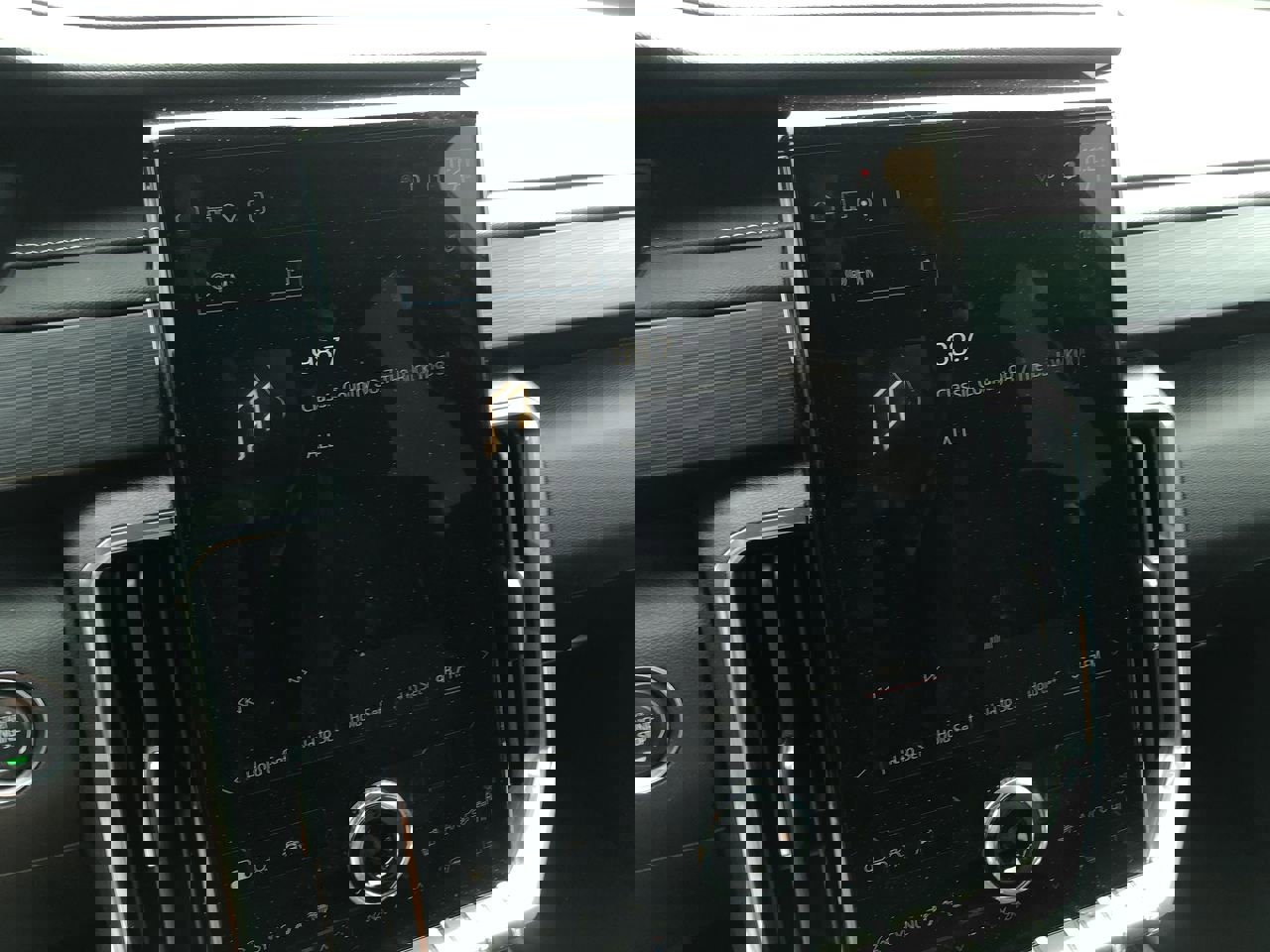 Used 2025 GMC Acadia Elevation image 21