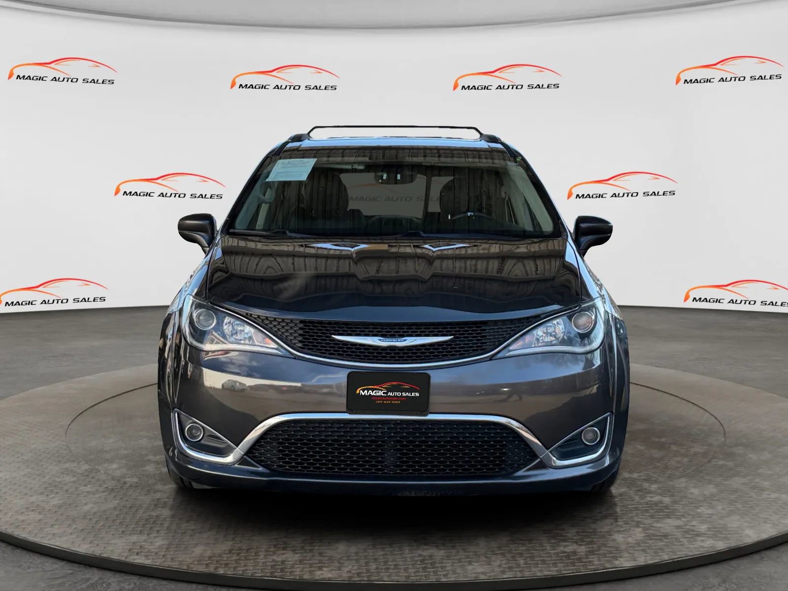 Used 2017 Chrysler Pacifica Touring-L Plus image 3