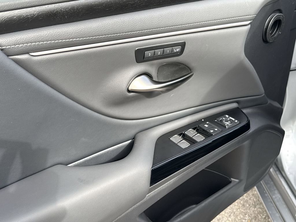 Used 2025 Lexus ES 350 w/ Premium Package FWD image 29
