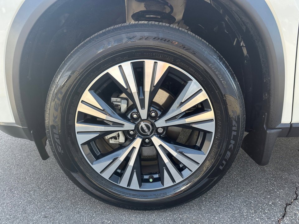 Used 2023 Nissan Rogue SV image 31