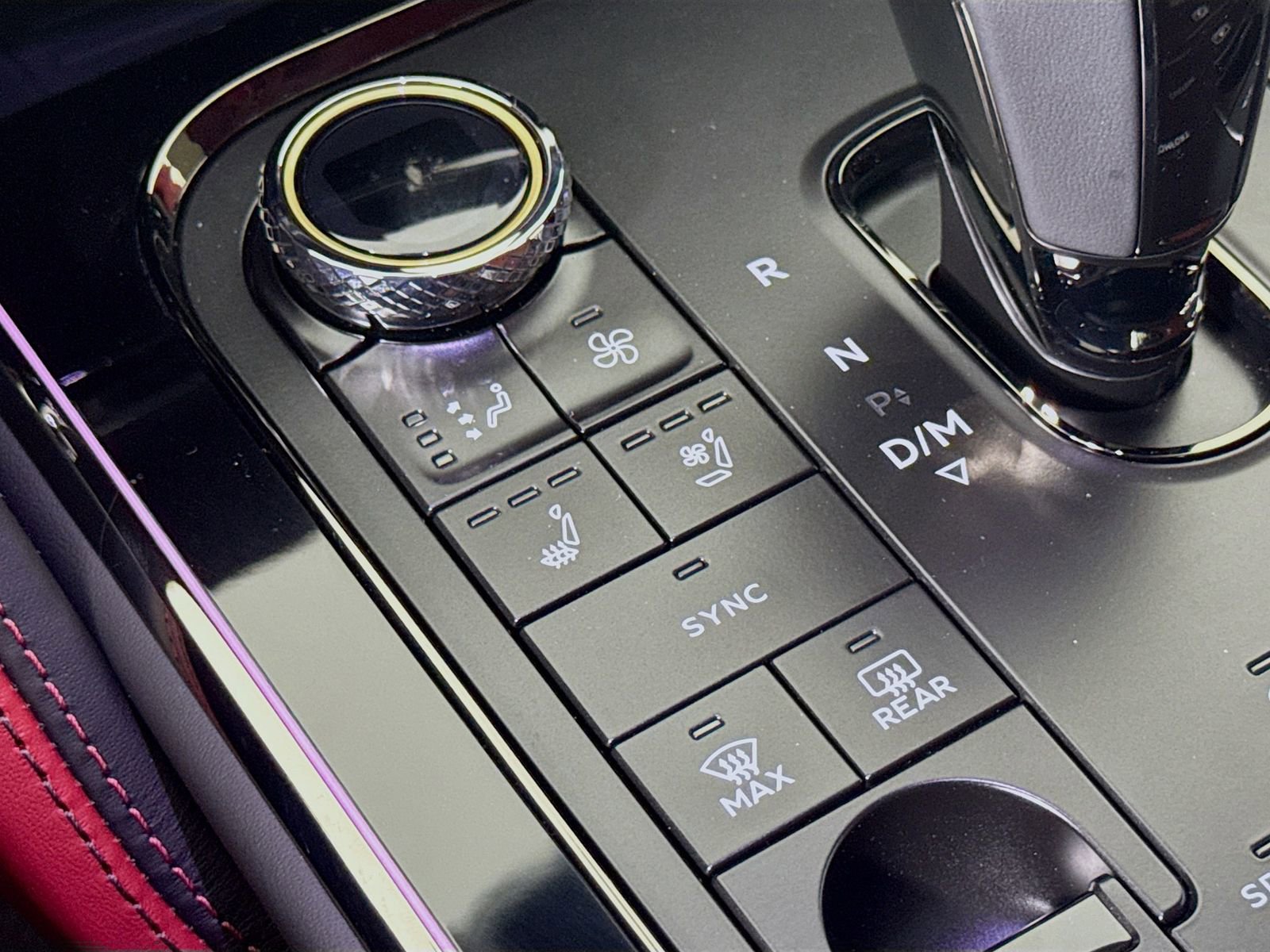 Certified 2025 Bentley Flying Spur Plug-In Hybrid image 19