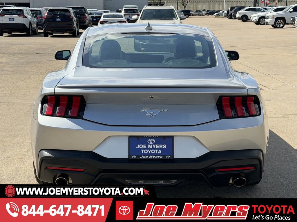 Used 2025 Ford Mustang Premium image 8