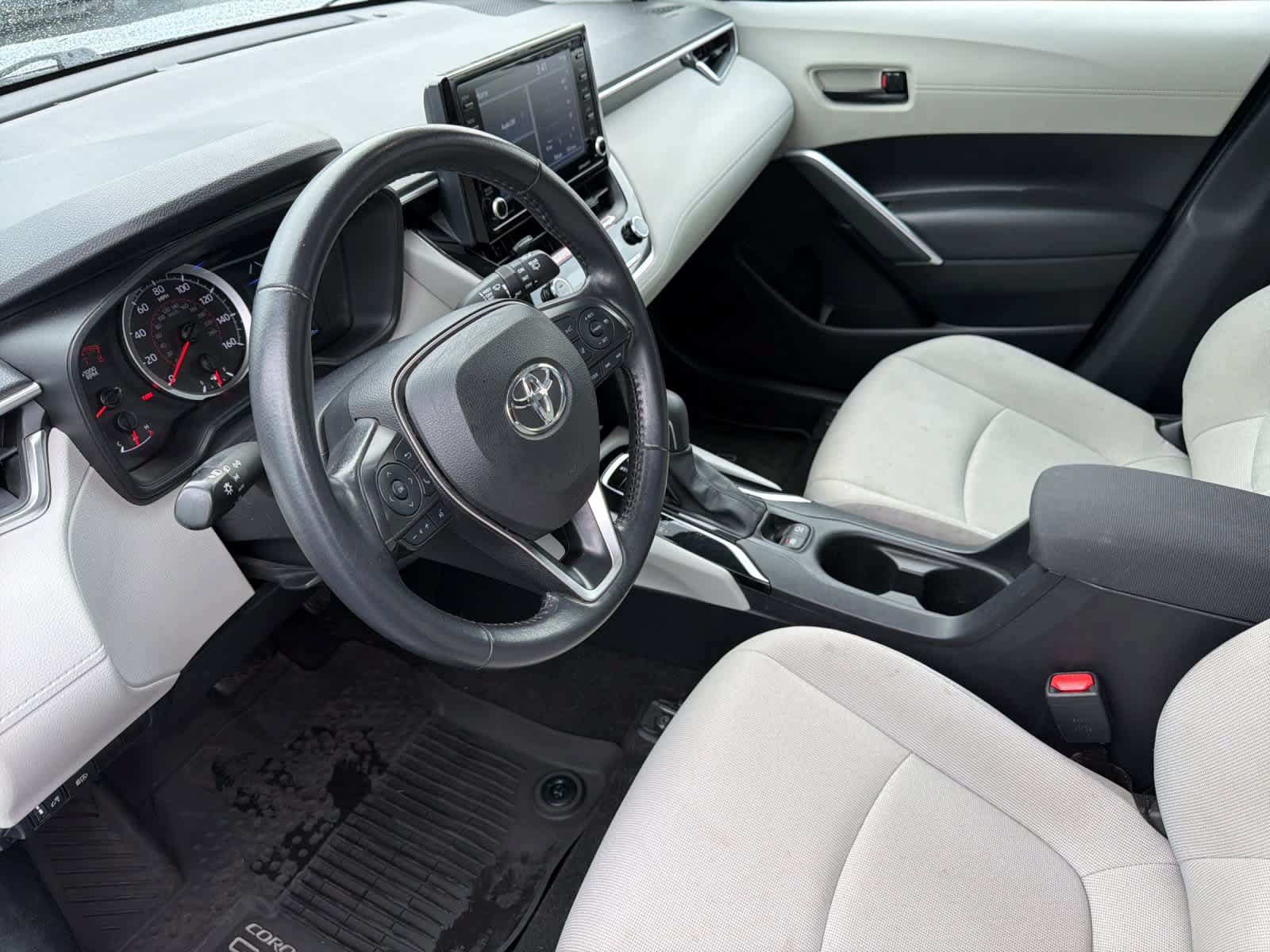 Used 2022 Toyota Corolla Cross LE FWD image 11