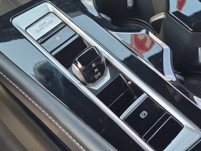 Used 2025 Volkswagen Atlas Cross Sport SE FWD image 19
