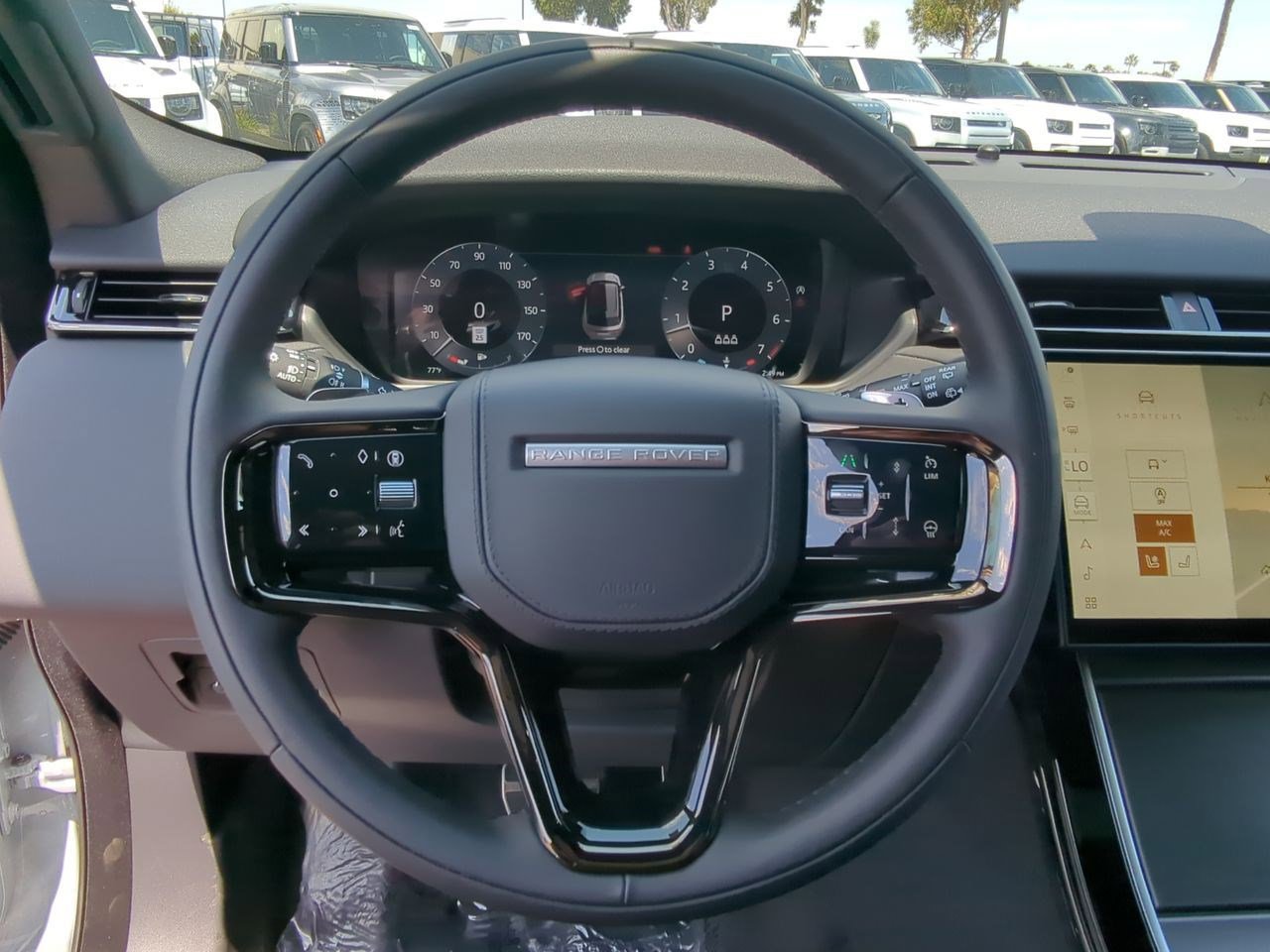 New 2025 Land Rover Range Rover Velar Dynamic SE image 10