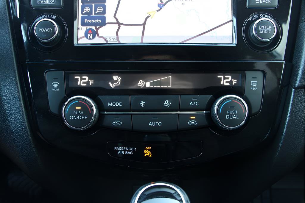 Used 2017 Nissan Rogue SV w/ SV Premium Package AWD/4WD image 18