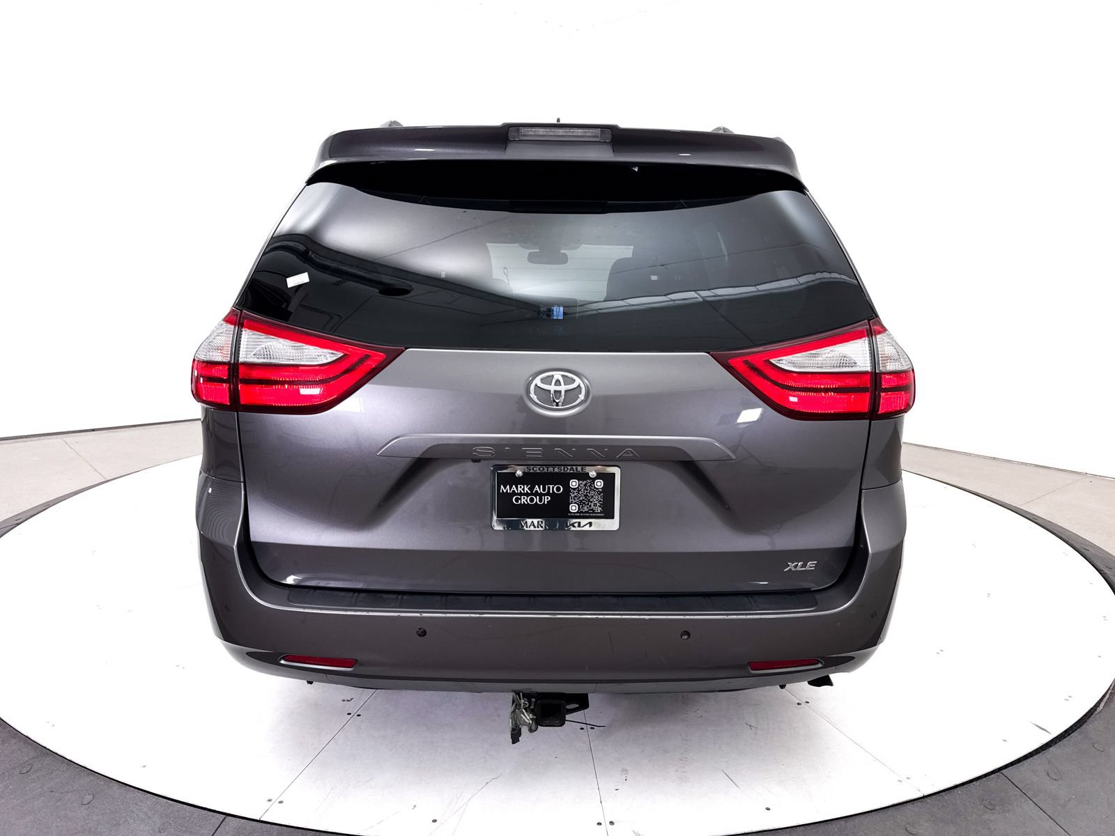 Used 2018 Toyota Sienna XLE w/ XLE Navigation Package FWD image 12