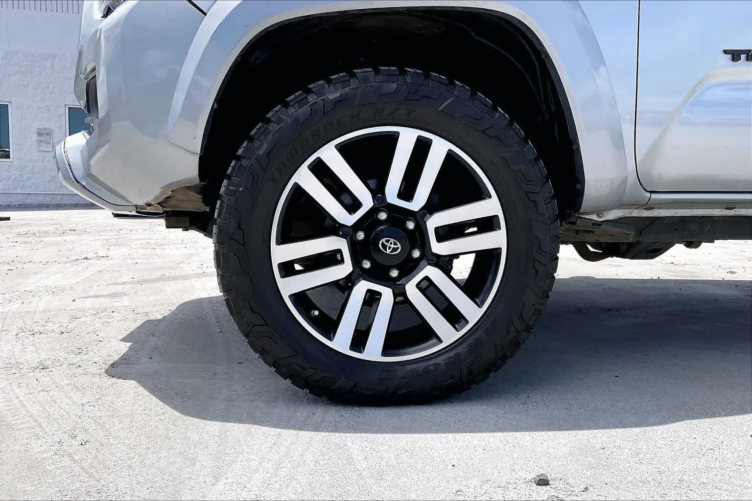 Used 2018 Toyota Tacoma 4x4 Double Cab image 8