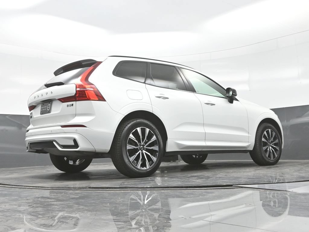 Used 2024 Volvo XC60 B5 Core w/ Protection Package Premier AWD/4WD image 25