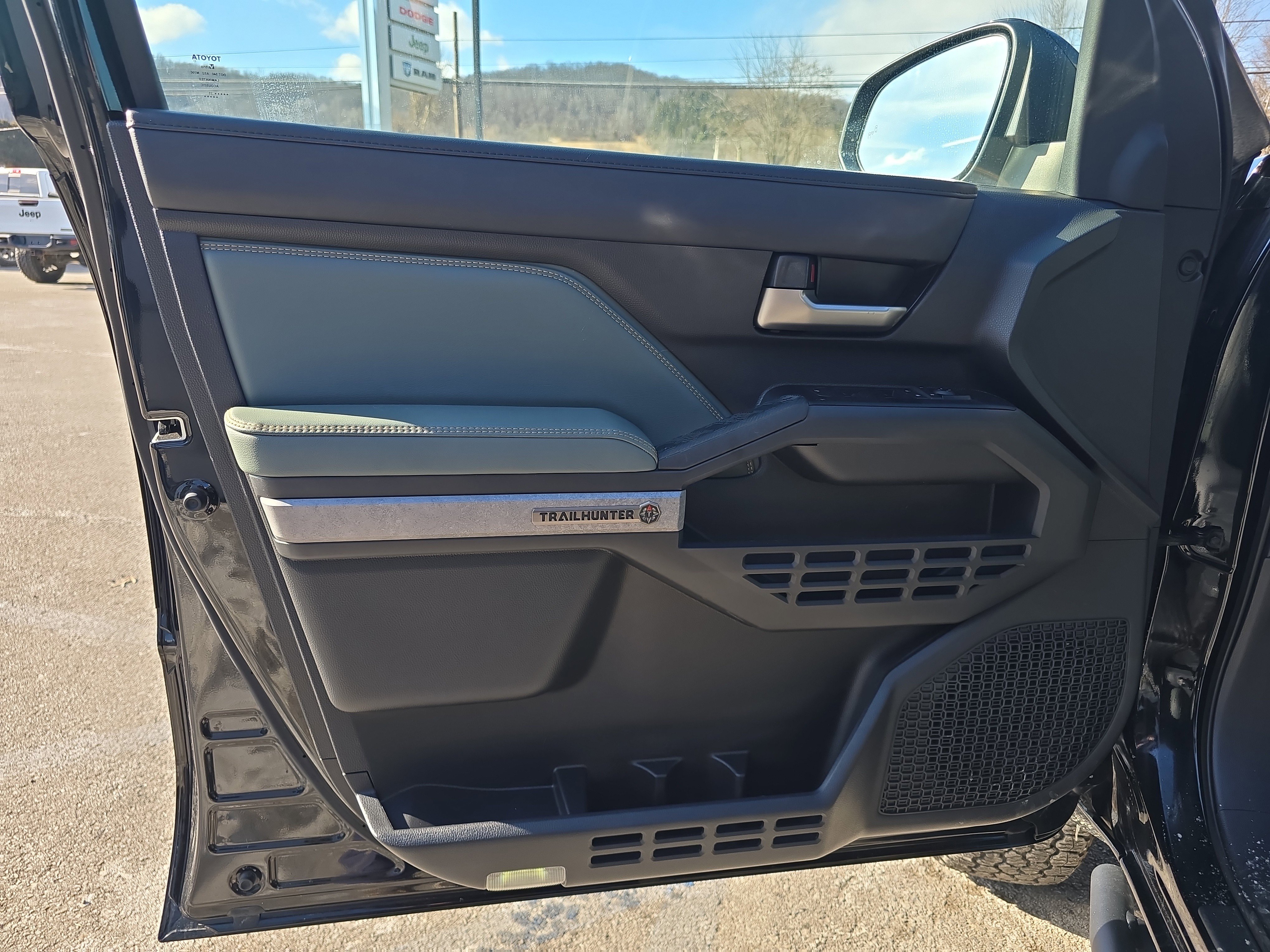 Used 2025 Toyota Tacoma Trailhunter image 19