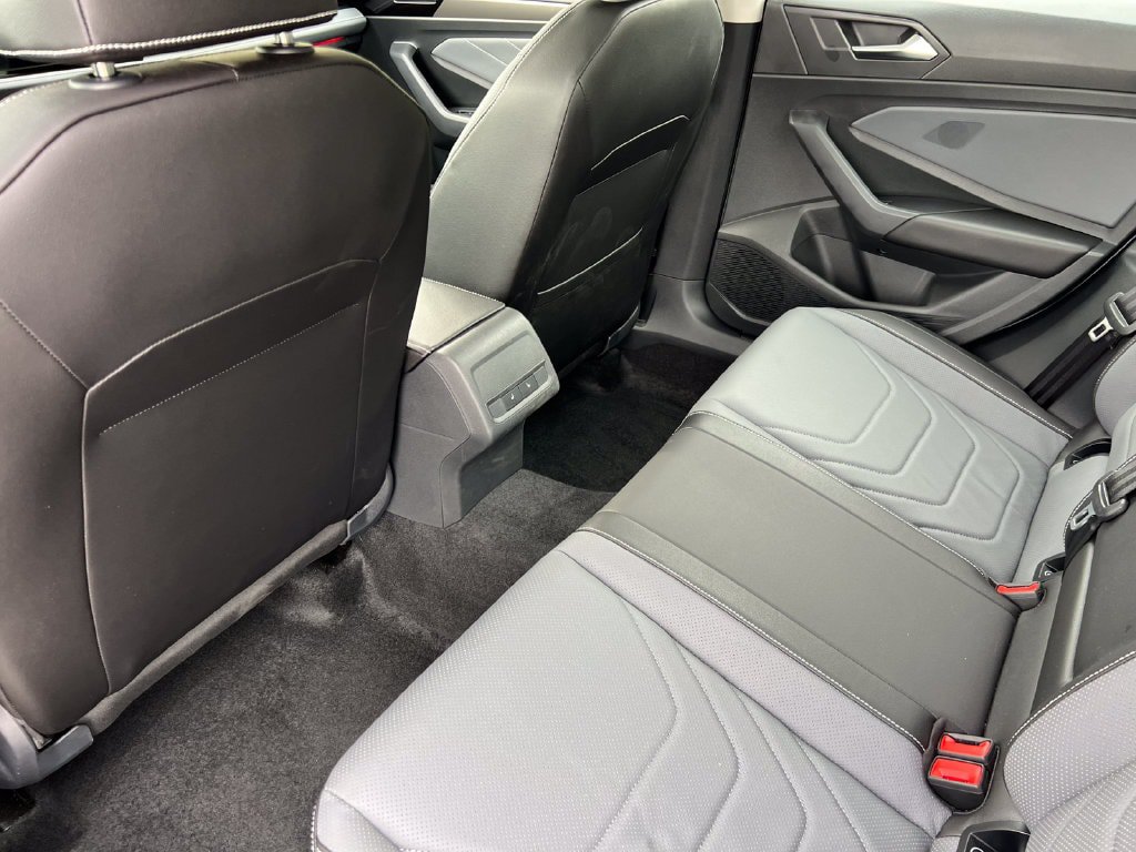 Used 2026 Volkswagen Jetta SEL FWD image 36