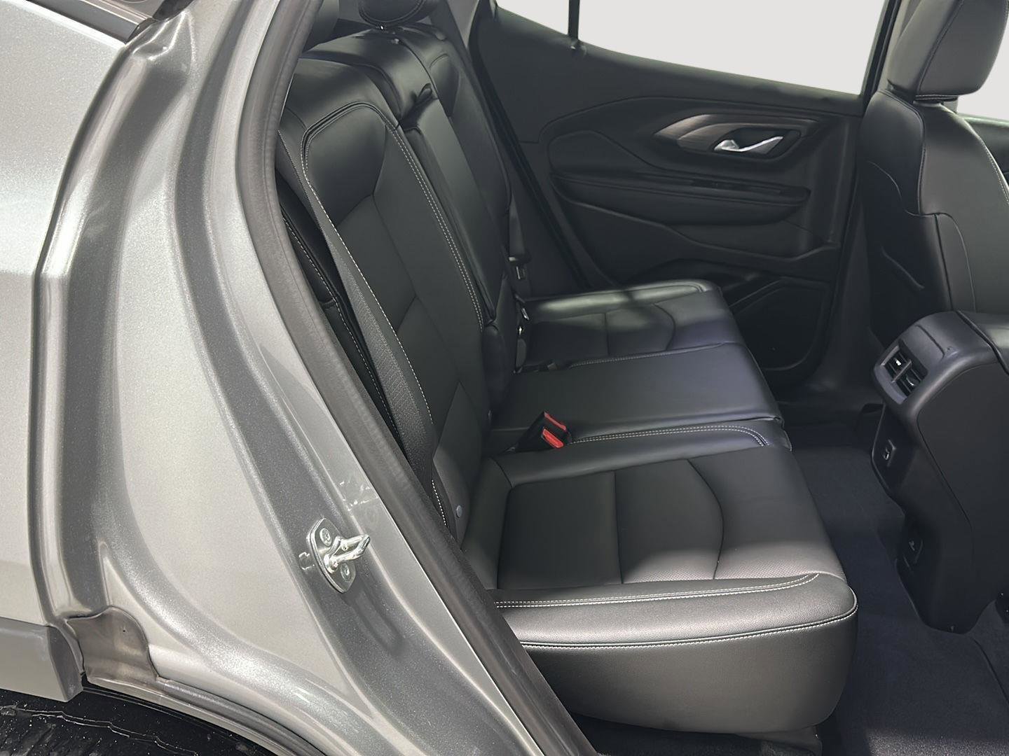 Used 2024 GMC Terrain SLT image 24