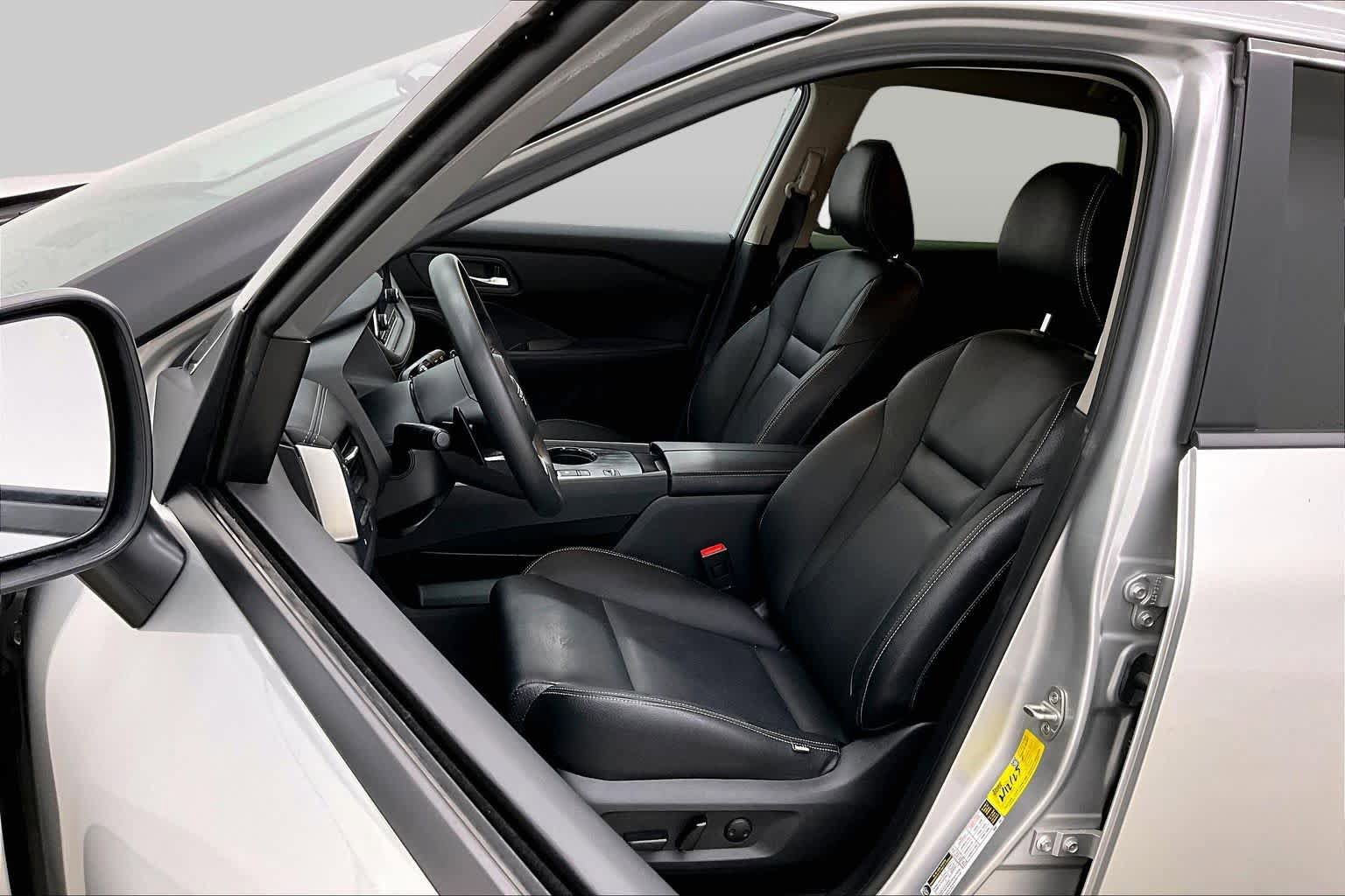 Used 2024 Nissan Rogue SV FWD image 8
