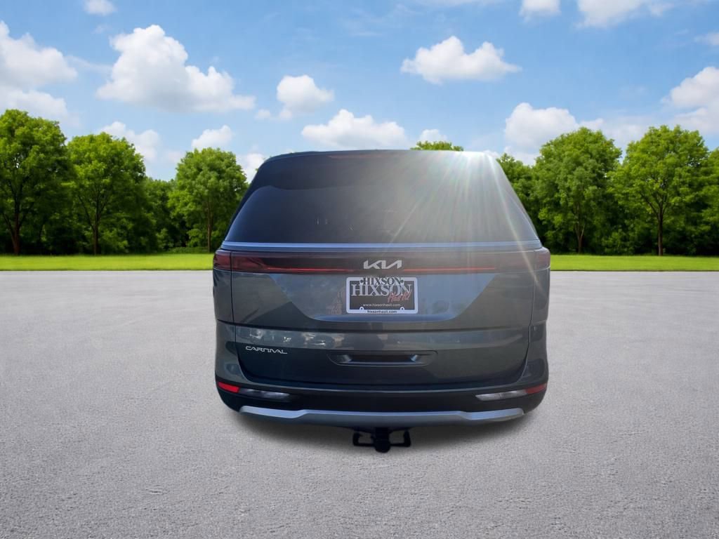 Used 2024 Kia Carnival EX image 12