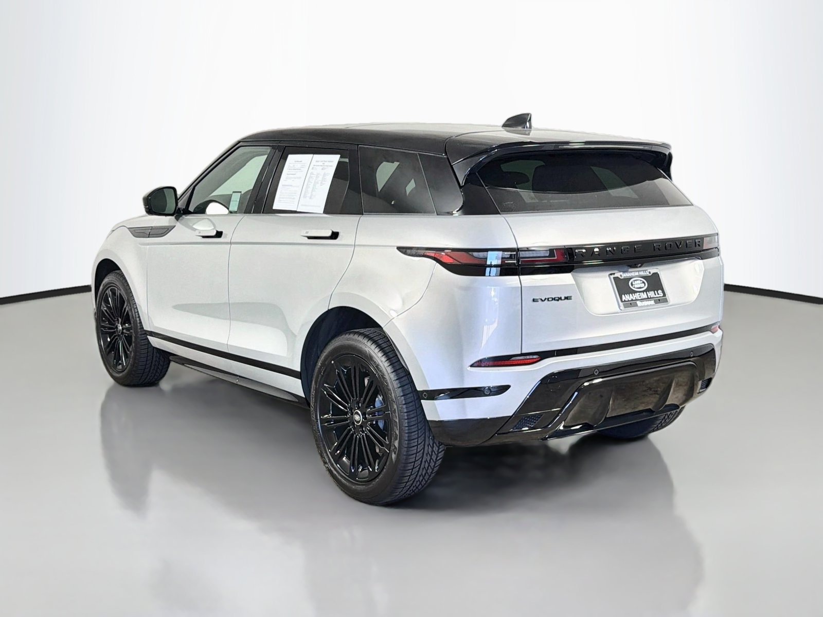 Certified 2026 Land Rover Range Rover Evoque Dynamic SE AWD/4WD image 3