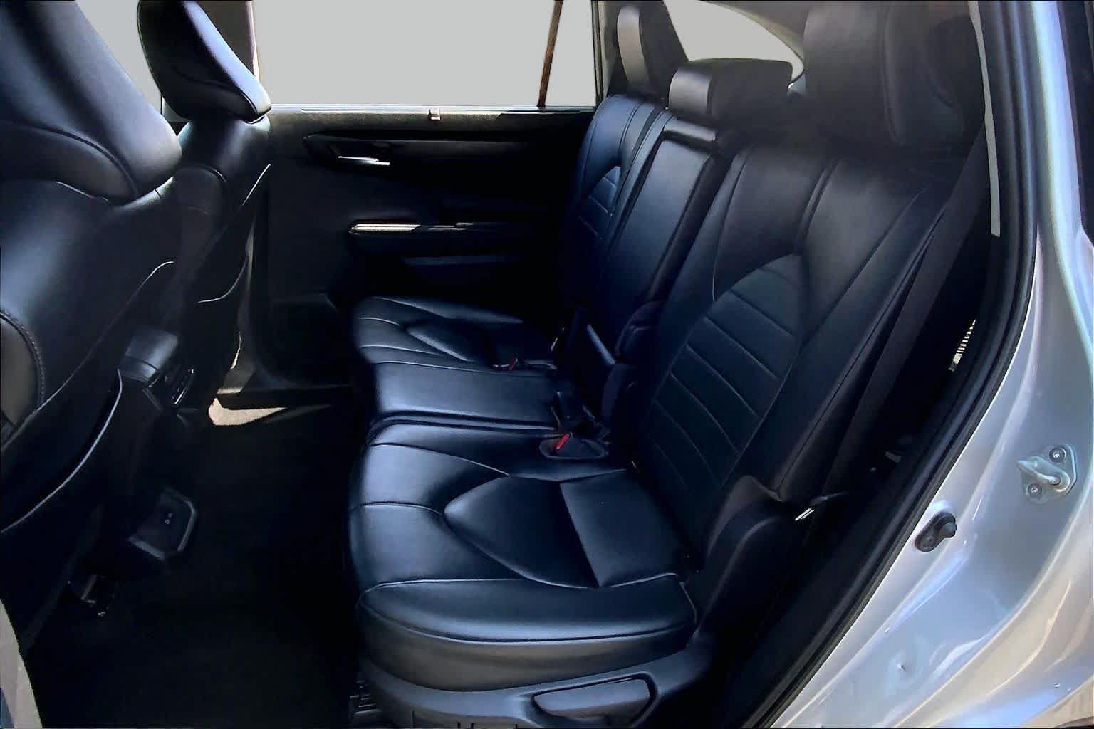 Used 2023 Toyota Highlander XLE AWD/4WD image 21