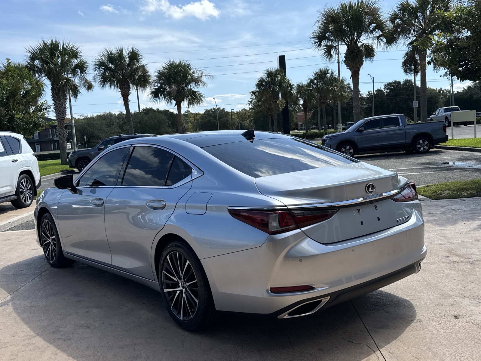 Used 2024 Lexus ES 350 w/ Premium Package FWD image 6