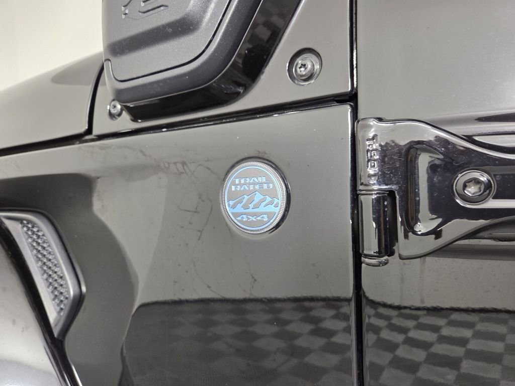 Used 2025 Jeep Wrangler Unlimited Sahara w/ Safety Group AWD/4WD image 11