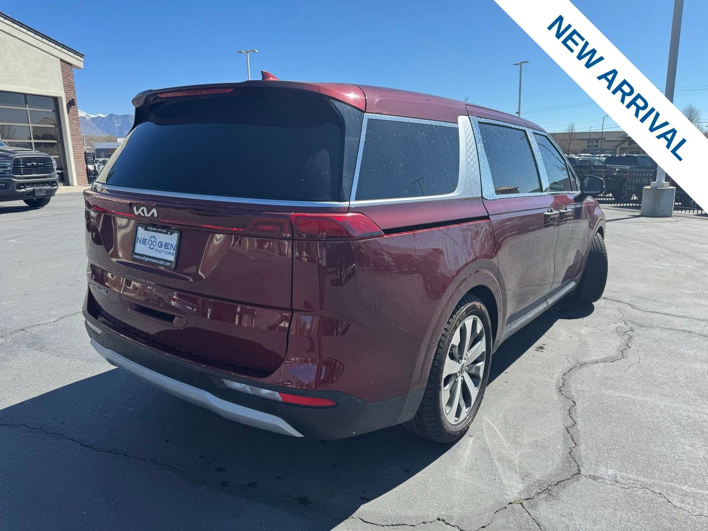 Used 2022 Kia Carnival LX image 7