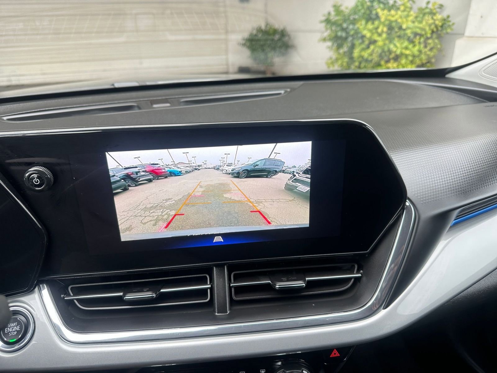 Used 2025 Chevrolet Trax LT image 24