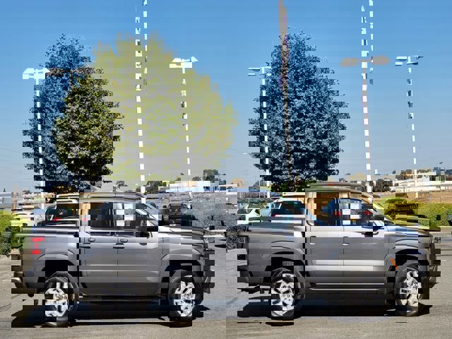 Used 2023 Nissan Frontier SV w/ Tow Package image 3