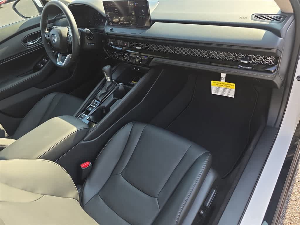 Used 2025 Honda Accord Touring image 11
