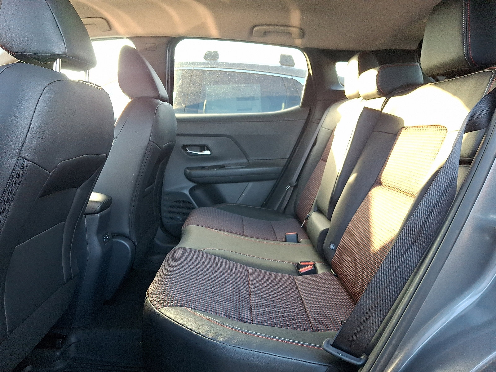 New 2026 Nissan Kicks SR w/ Cold Weather Package image 5