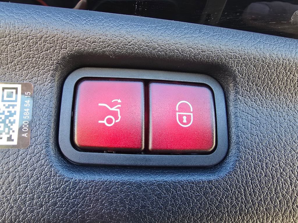 Used 2026 Mercedes-Benz C 300 4MATIC Sedan image 19