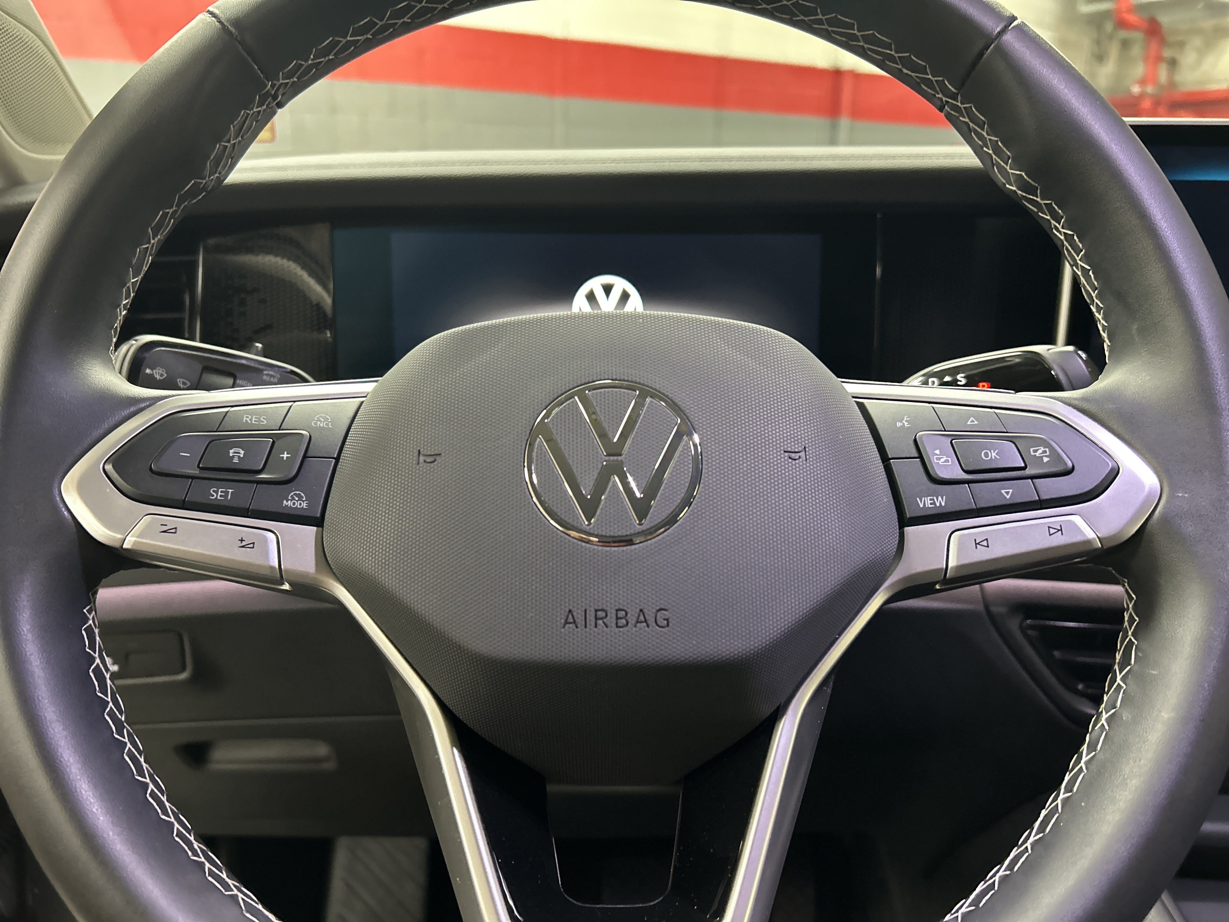 Used 2025 Volkswagen Tiguan SE FWD image 18