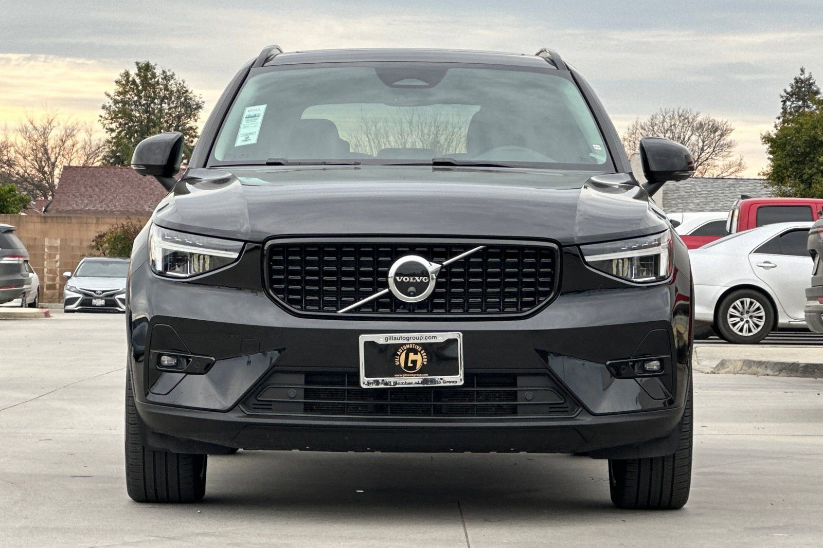 Used 2025 Volvo XC40 B5 Plus image 9