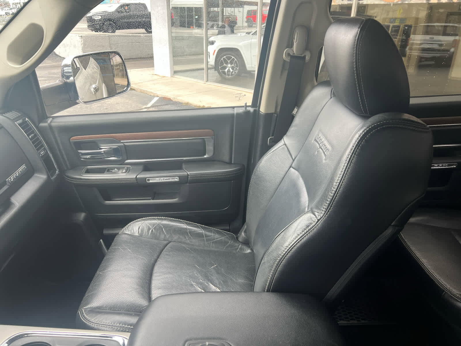 Used 2016 RAM 2500 Laramie w/ Convenience Group image 31