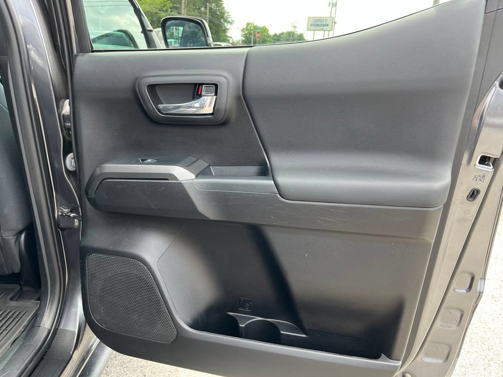 Used 2021 Toyota Tacoma TRD Sport AWD/4WD image 32