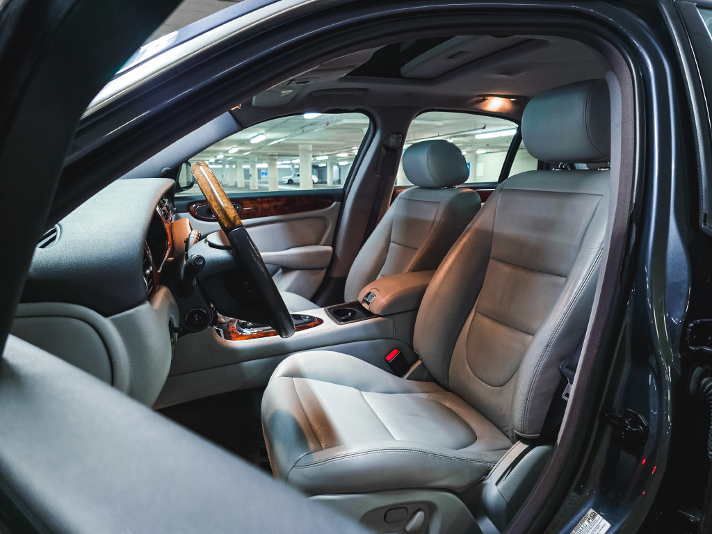 Used 2004 Jaguar XJ8 RWD image 18