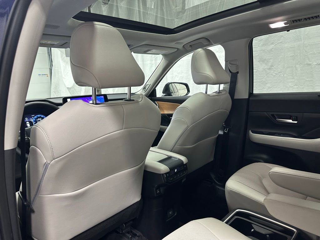 Used 2025 Toyota Grand Highlander AWD image 48