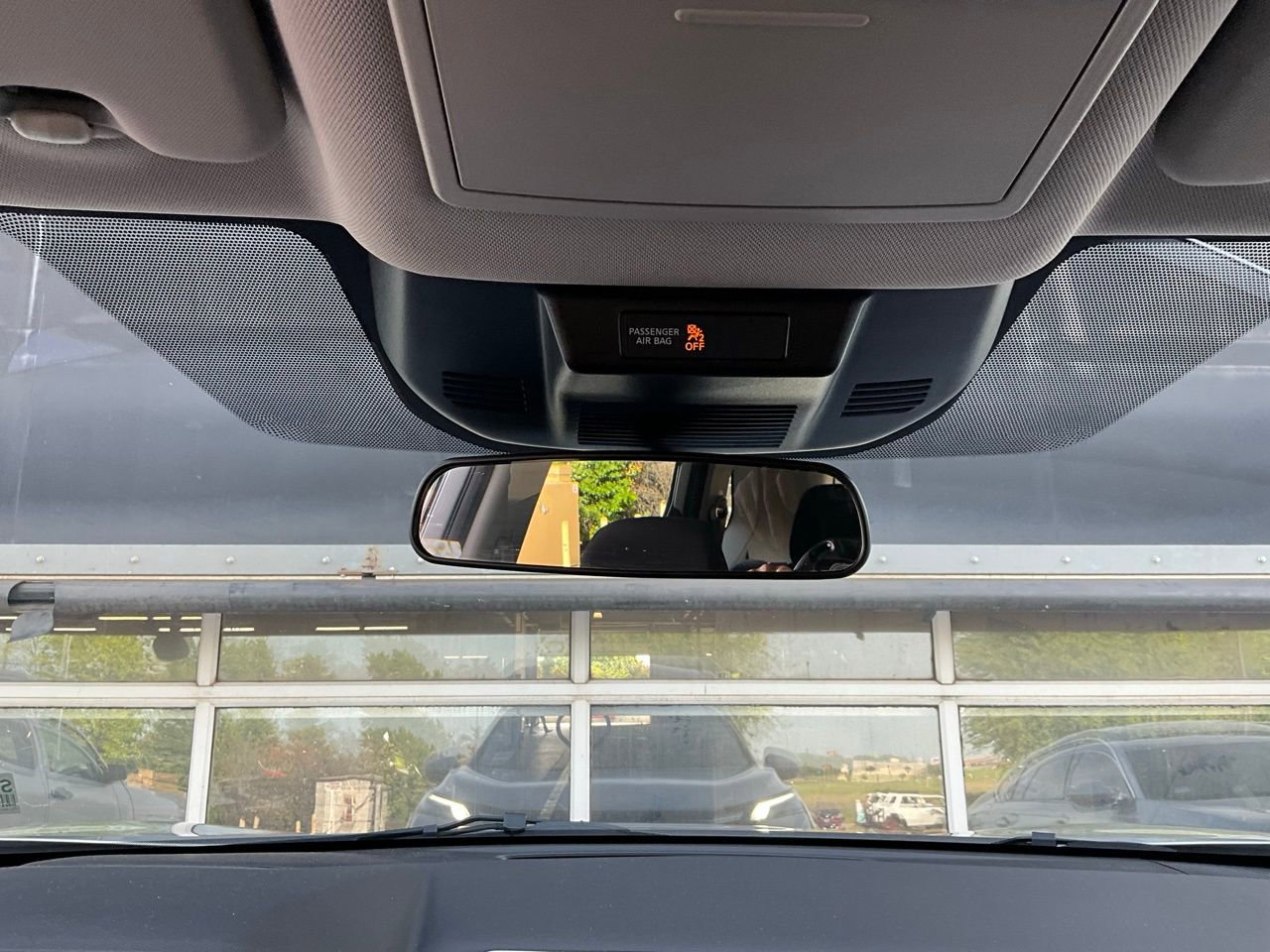 Used 2025 Nissan Rogue SV FWD image 18