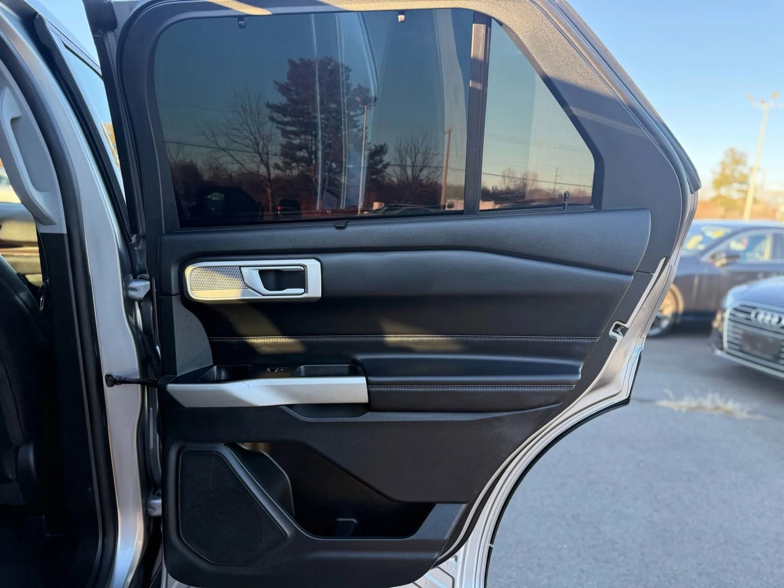 Used 2023 Ford Explorer Limited image 16