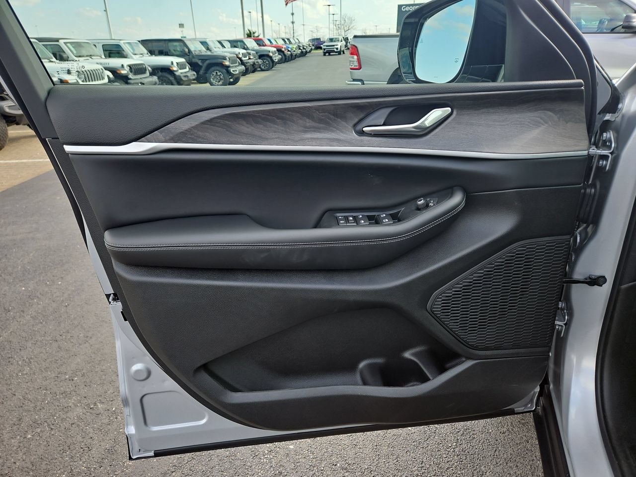 New 2026 Jeep Grand Cherokee Altitude AWD/4WD image 18