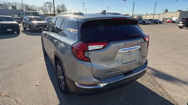 Used 2023 GMC Terrain SLT w/ Infotainment Package II FWD image 9