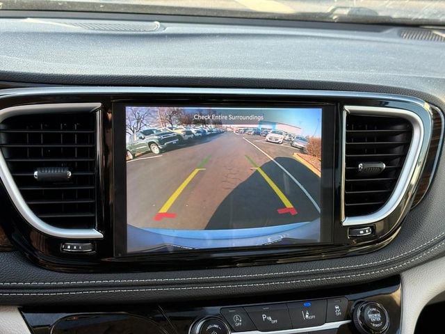 Used 2024 Chrysler Pacifica Limited image 24