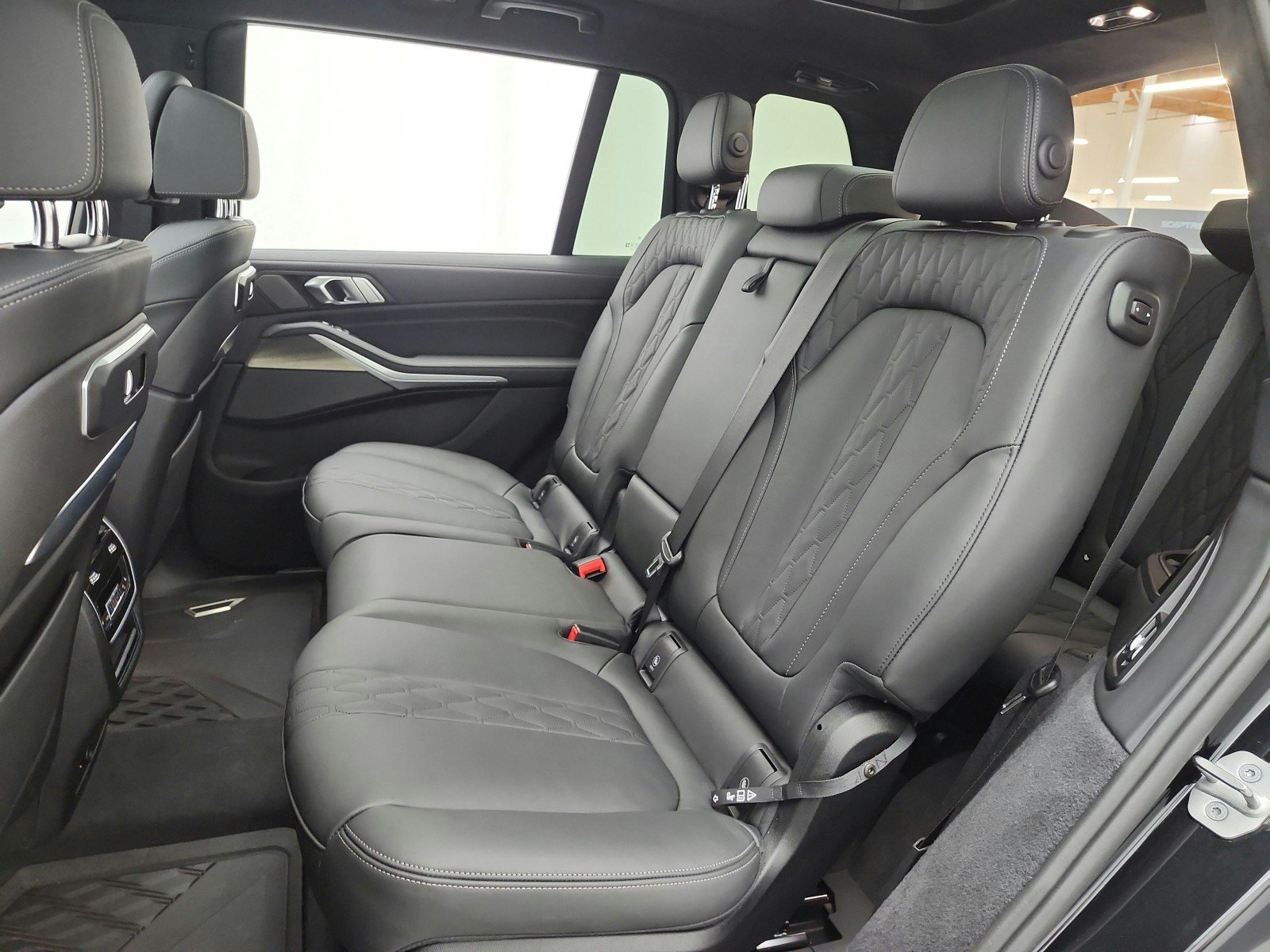 Used 2024 BMW X7 M60i AWD/4WD image 15