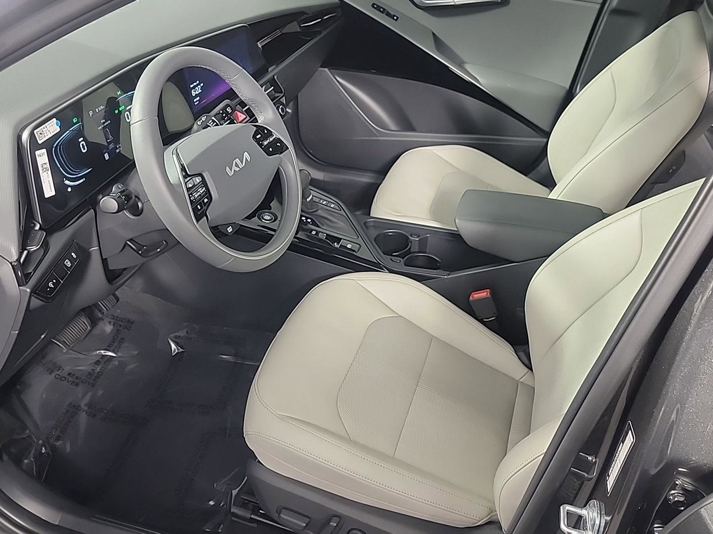 Used 2025 Kia Niro EX image 18