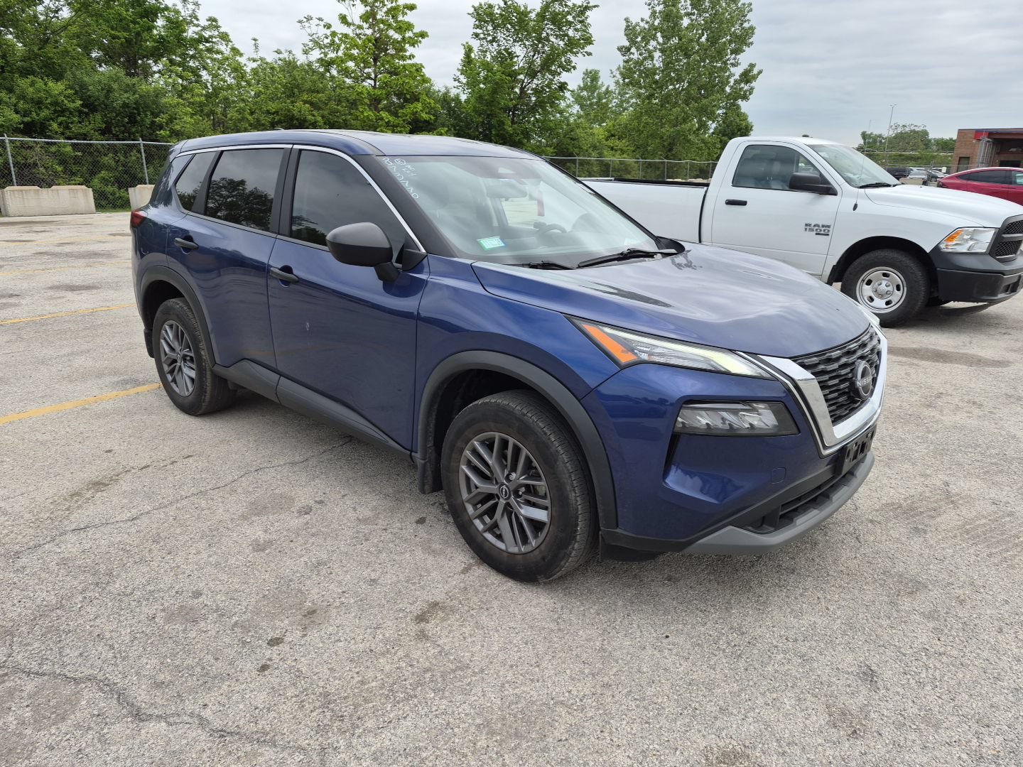 Used 2023 Nissan Rogue S AWD/4WD image 7