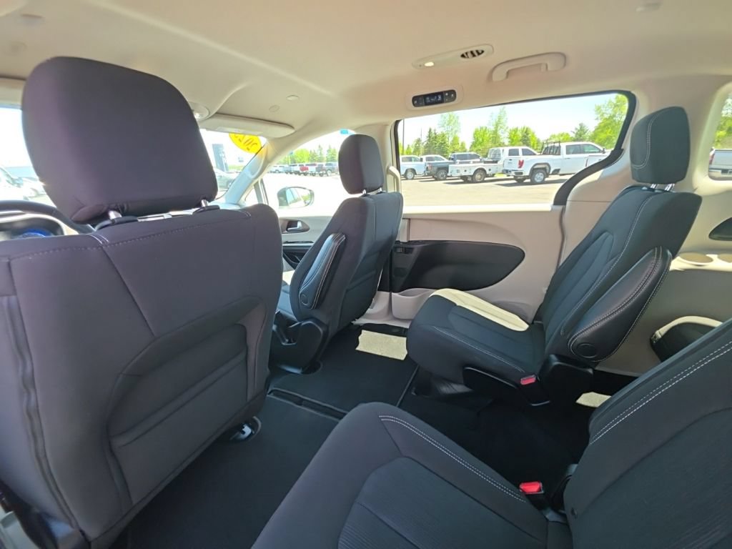 Used 2023 Chrysler Voyager LX FWD image 16
