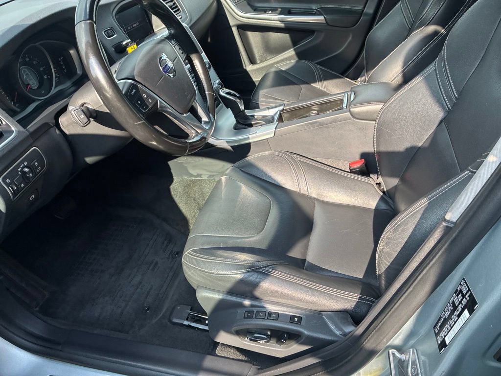 Used 2018 Volvo V60 T5 Dynamic FWD image 8