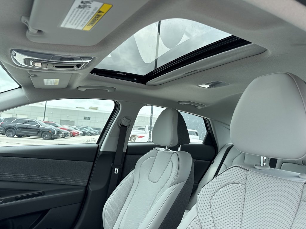 New 2025 Hyundai Elantra Limited image 19