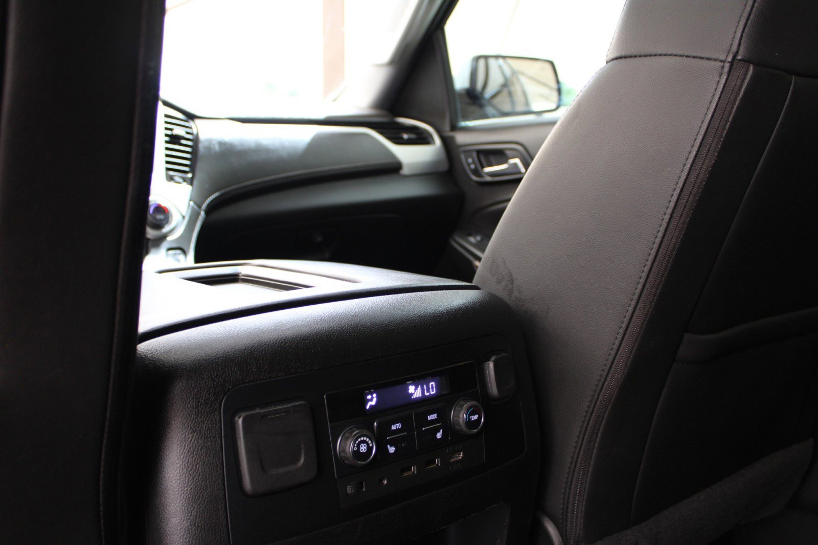 Used 2018 GMC Yukon SLT w/ Premium Edition image 19