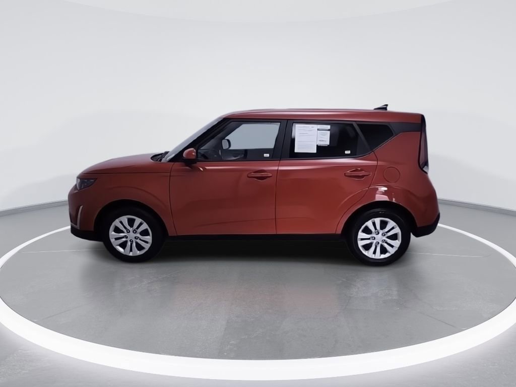 Used 2025 Kia Soul LX FWD image 6