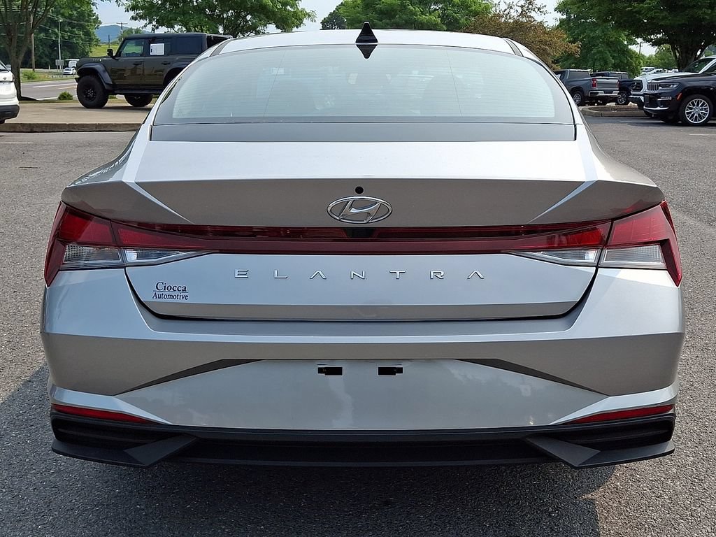 Used 2021 Hyundai Elantra SEL w/ Convenience Package FWD image 8