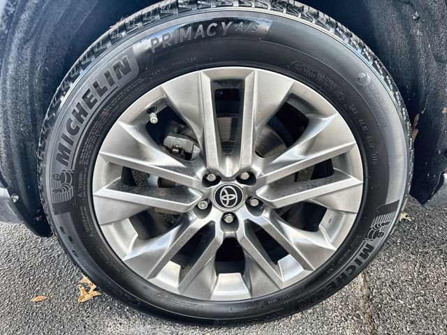 Used 2023 Toyota RAV4 XLE Premium image 19