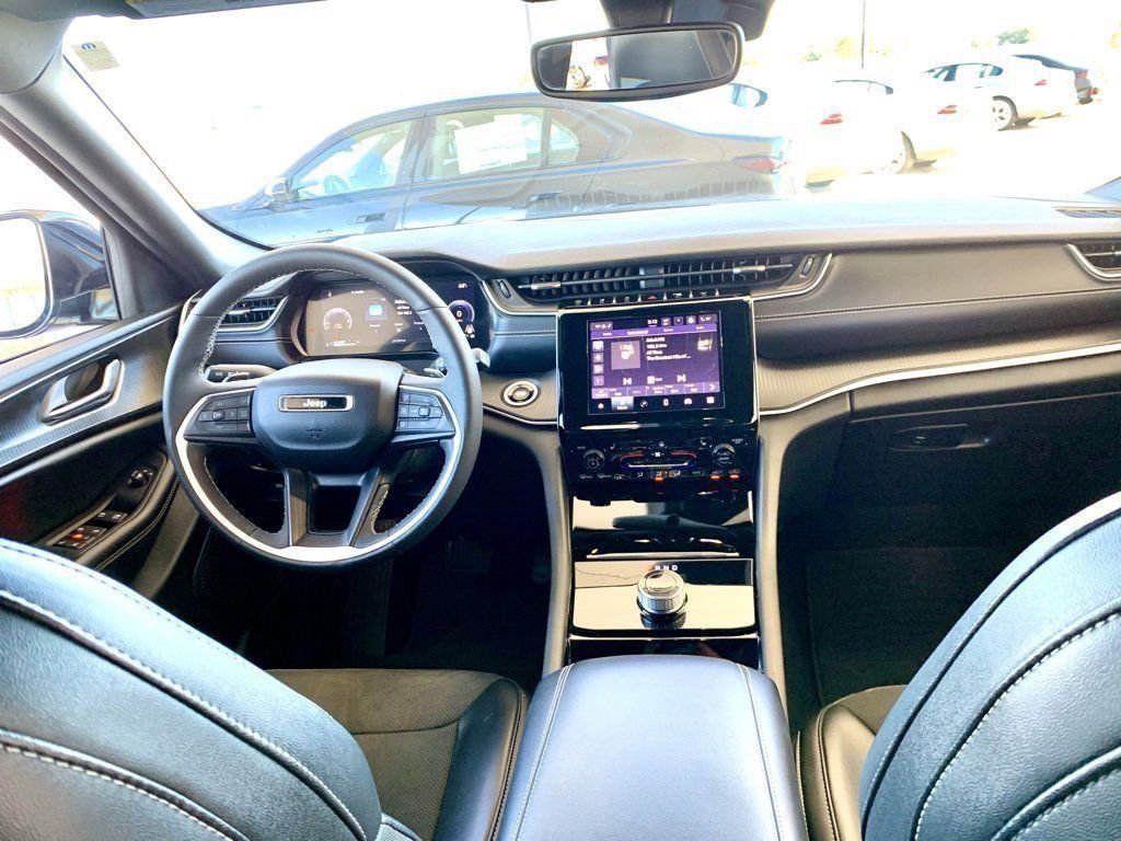 Used 2023 Jeep Grand Cherokee Altitude image 26